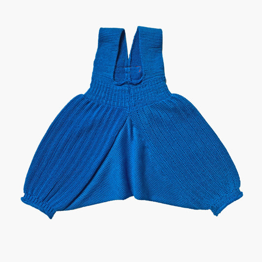 gestrickte kurze Sommerhose aus Tencel/Lyocell mit tiefen Schritt und viel Platz für Windeln. Die Hose von vincente hat hochelastische Hosenträger und ist Leuchtend Blau