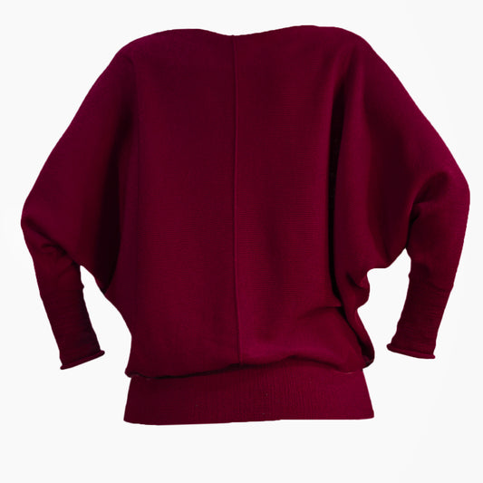 Beaudaux Roter gestrickter Pullover mit angeschnittenen Ärmeln . Der Pullover hat einen elastichen Bund und lange elastische Ärmelbündchen, die hier leicht geschoppt sind.