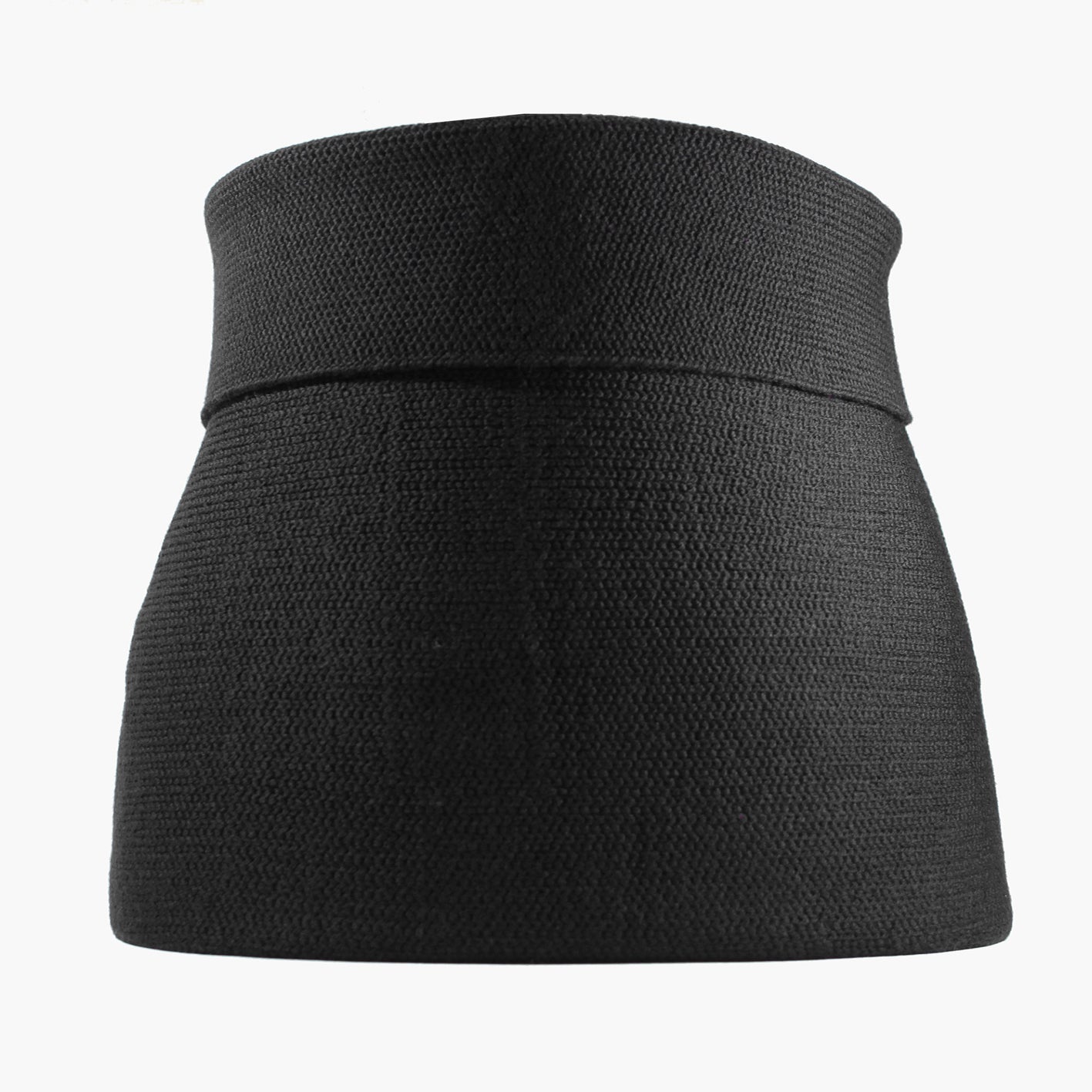 Schwarzer Nierenwärmer oben etwas umgeschlagen. So sieht man das Perlmuster innen. Von außen ist das Bauchband glatt Rechts gestrickt