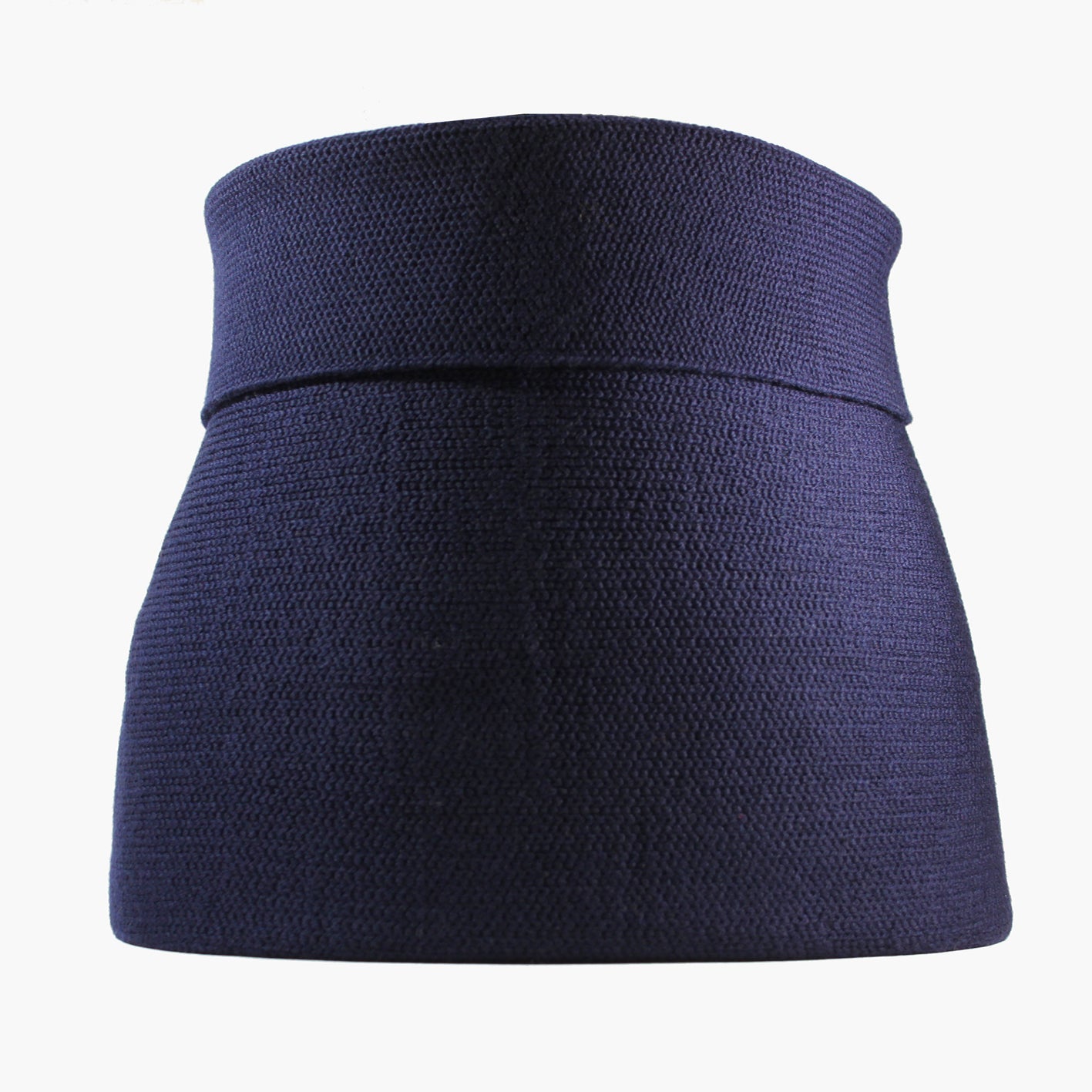 Royalblauer Nierenwärmer oben etwas umgeschlagen. So sieht man das Perlmuster innen. Von außen ist das Bauchband glatt Rechts gestrickt