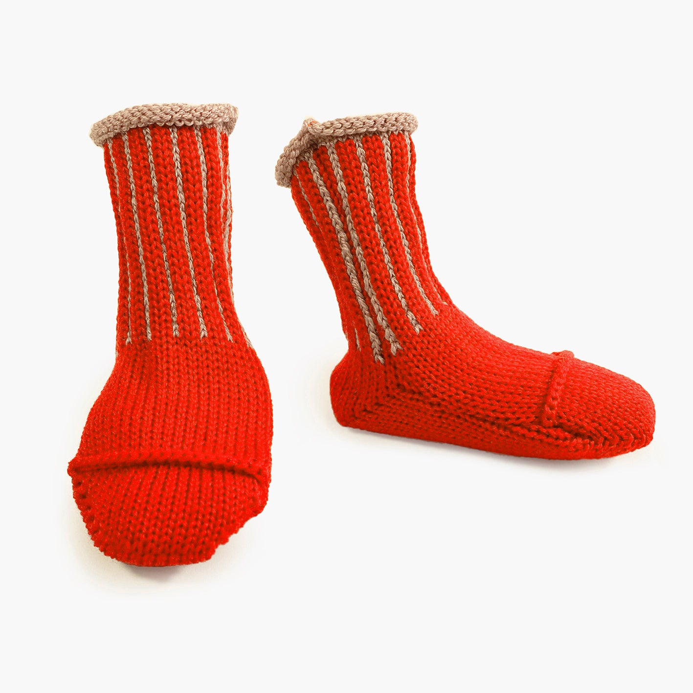 gestrickte Babysocken in Orange-Rot mit hochelastischem Bund mit Längs Streifen in Karamel