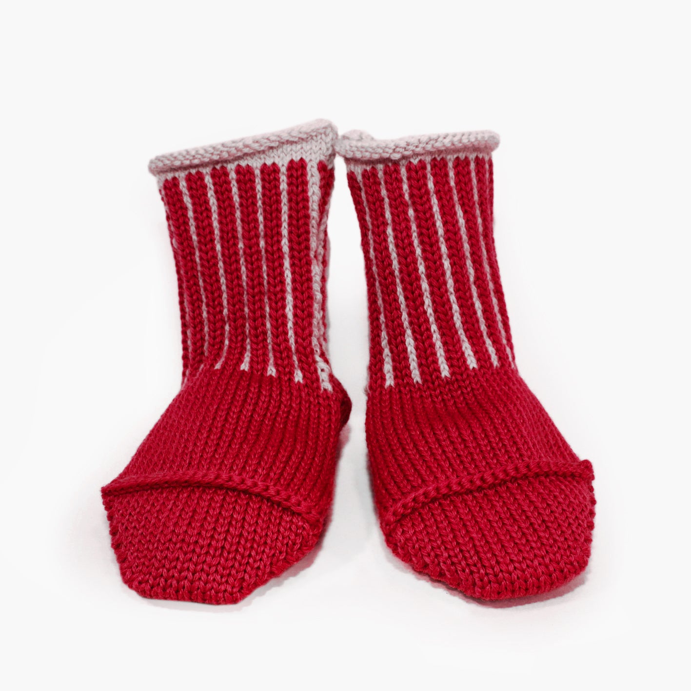 gestrickte Babysocken in Rot mit hochelastischem Bund mit Längs Streifen in Wollweiß