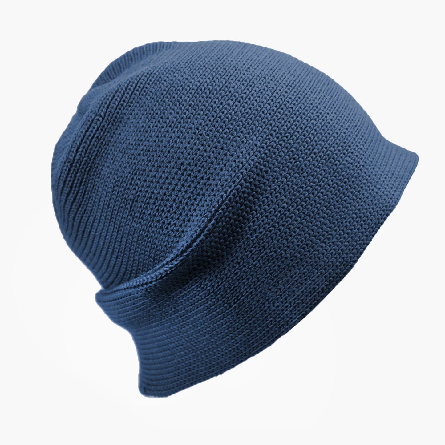 Royalblaue Wollmütze aus Merinowolle quer in Kopf-Form gestrickt. Das Fangpatentmuster bedeutet, daß Innen ein Knötchenmuster und außen ein klassiches Rechte Maschenmuster zu sehen ist. Wenn man den Beanie umkrempelt und als Dockermütze trägt ist jeweils das andere Muster zu sehen. Das rote vincente-Label mit der kleinen Ente ist am Rand angenäht. Die Mütze kann insideout getragen werden.