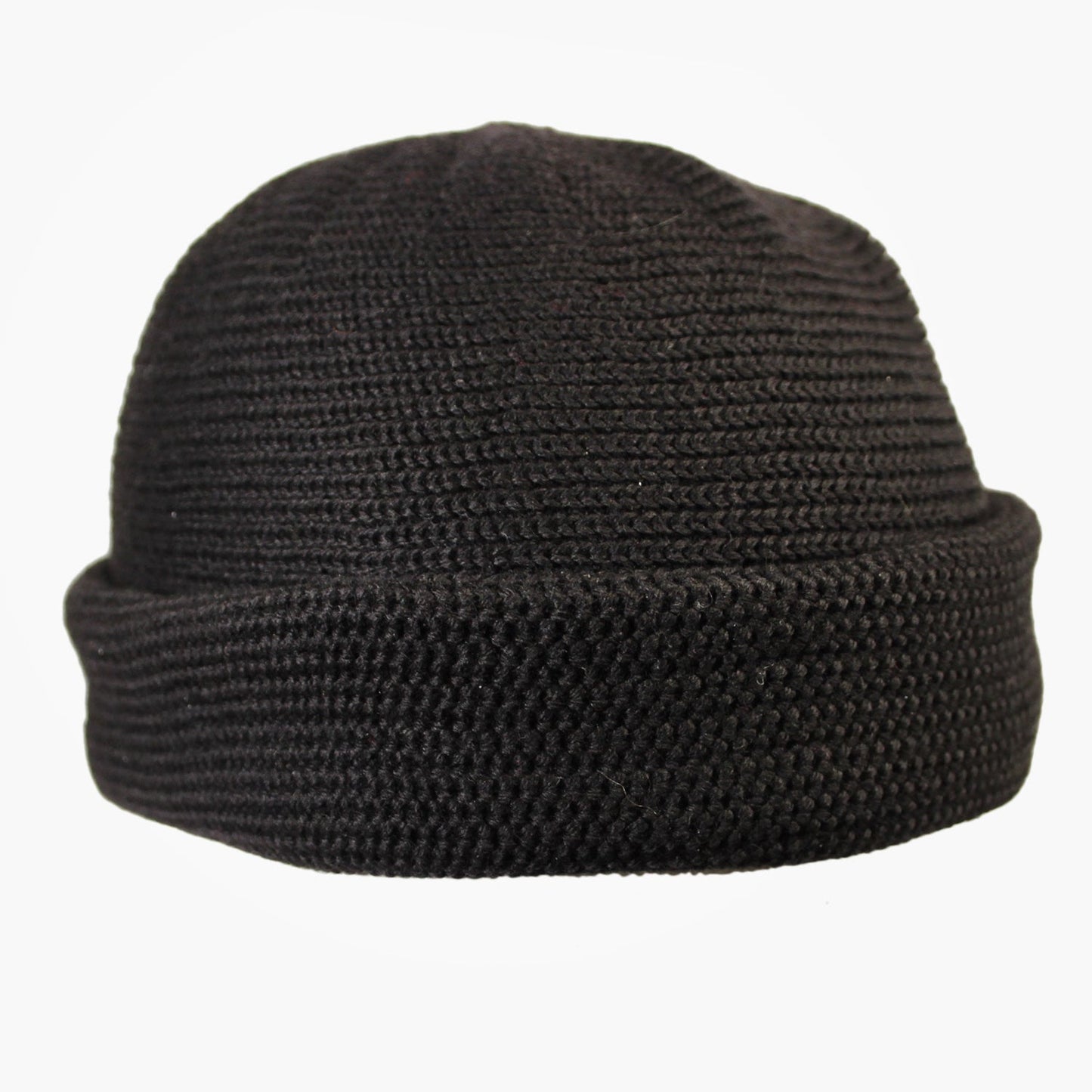 Schwarze Wollmütze aus Merinowolle quer in Kopf-Form gestrickt. Das Fangpatentmuster bedeutet, daß Innen ein Knötchenmuster und außen ein klassiches Rechte Maschenmuster zu sehen ist. Wenn man den Beanie umkrempelt und als Dockermütze trägt ist jeweils das andere Muster zu sehen. Das rote vincente-Label mit der kleinen Ente ist am Rand angenäht. Die Mütze kann insideout getragen werden.
