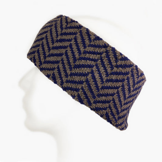 Stirnband mit vertikal verlaufendem Fischgrätmuster aus Wolle gestrickt in den Farben Steingrau Und Royalblau