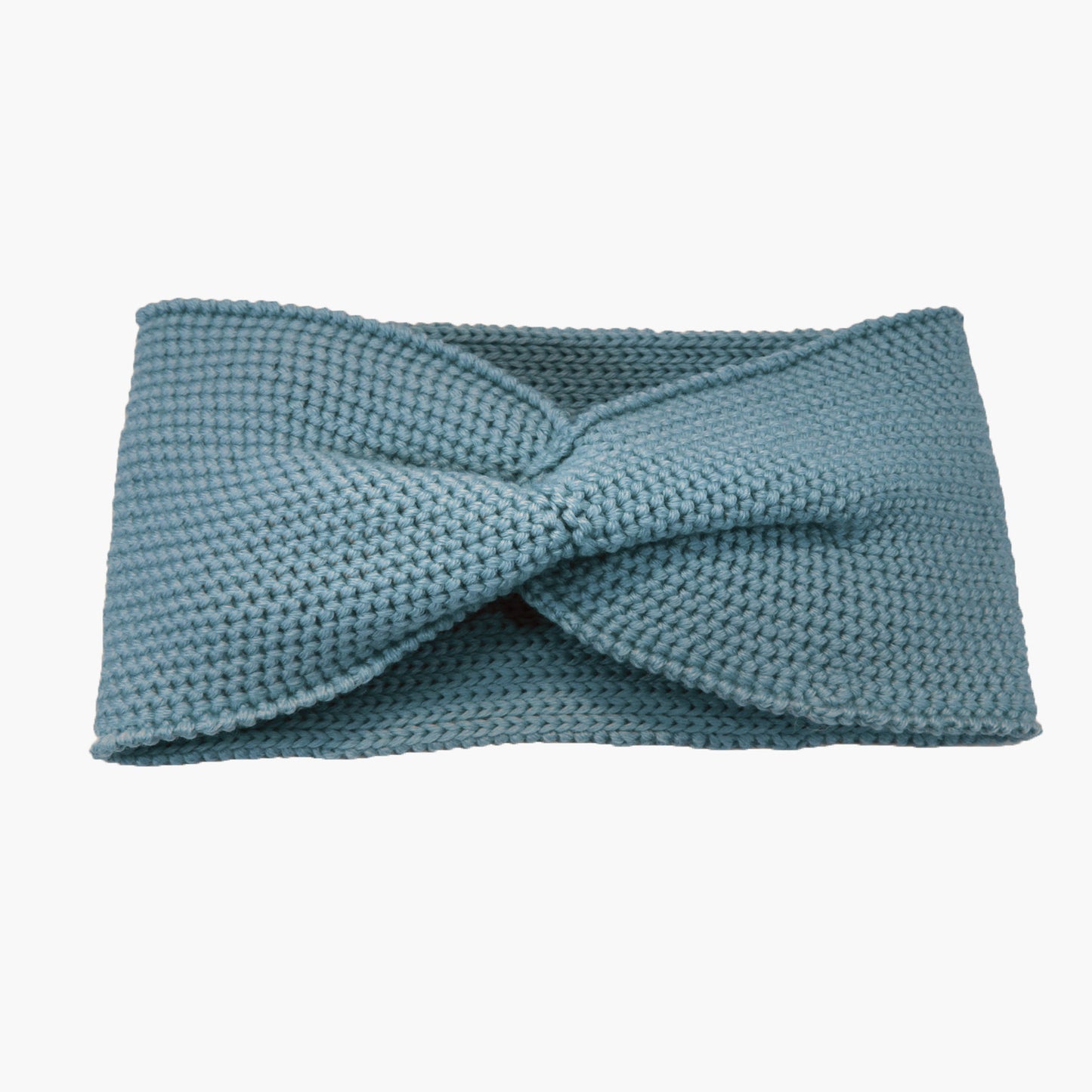 Hellblaues Stirnband mit einer Turban-ähnlichen Verdrehung. Gestrickt im Doubleface Patentmuster, außen Knötchenstruktur und Innen sieht es wie ein klassisch rechts gestricktes Muster aus.