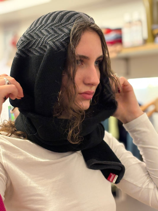 Kapuzenschal mit Fischgrätmuster