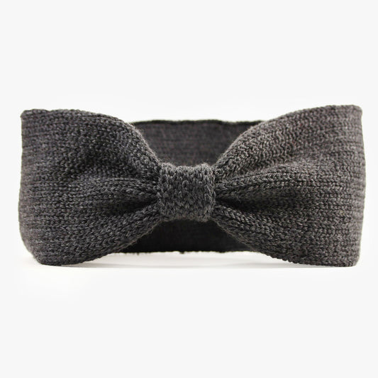Graues, gestricktes Stirnband mit einer kleinen Schlaufe