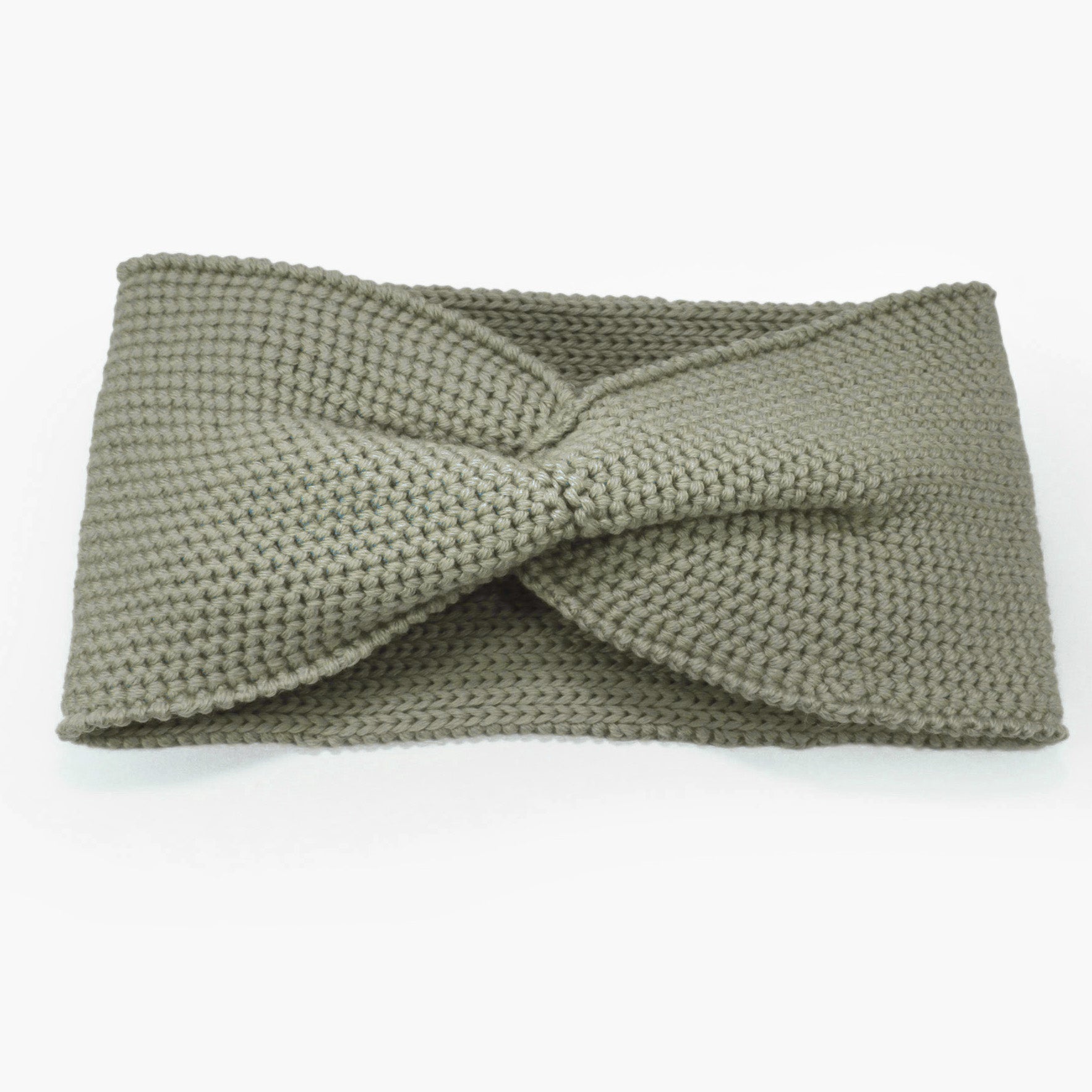 Mintgrünes Stirnband mit einer Turban-ähnlichen Verdrehung. Gestrickt im  Doubleface Patentmuster, außen Knötchenstruktur und Innen sieht es wie ein klassisch rechts gestricktes Muster aus.
